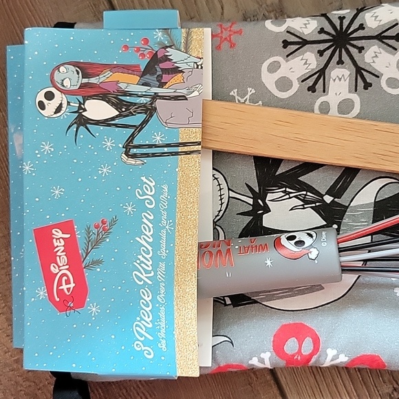 NWT Nightmare Before Christmas Kitchen Set - Picture 2 of 3